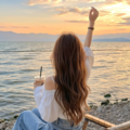 轻音绕着蓝海岸，大海晕开治愈色