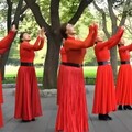 动感广场：唤醒活力的舞曲派对
