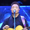 民谣酒馆：趁你红唇依旧，留住半生温柔