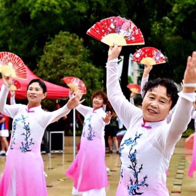 广场舞对唱舞曲:浓情蜜意舞出来